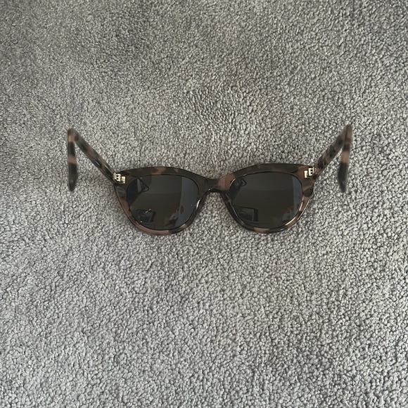 Sunglasses - Picture 3 of 4